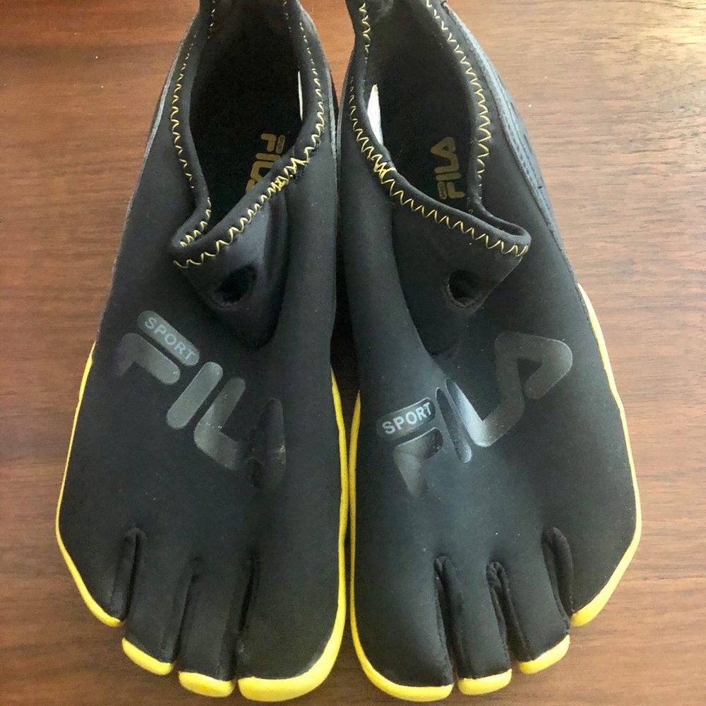 FILA mens water shoes